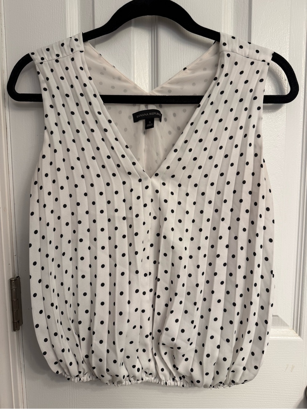 Banana Republic White Polka Dot V-Neck Sleeveless Blouse